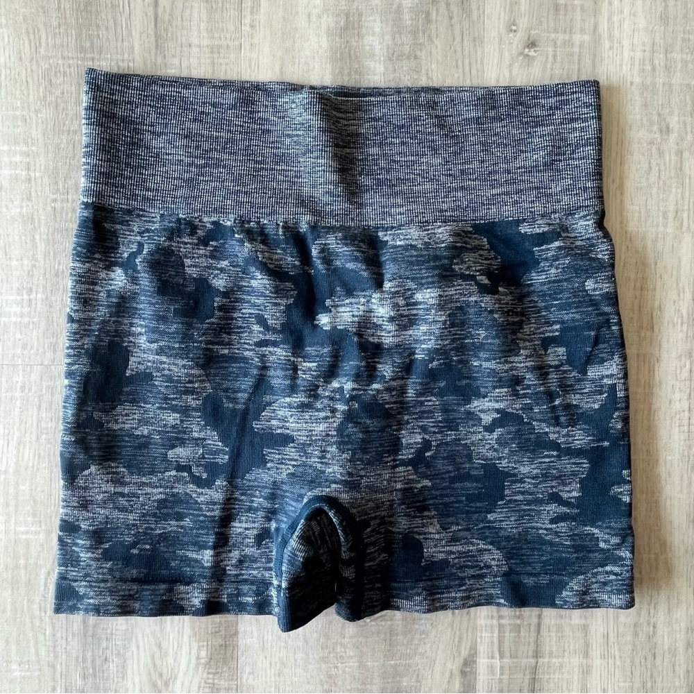 AONOUR Blue Camo High Waist Seamless Yoga Shorts Size Small
